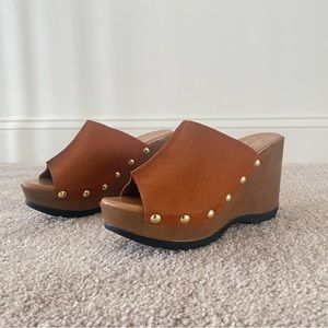 SOLD | Callisto of California Platform Sandals